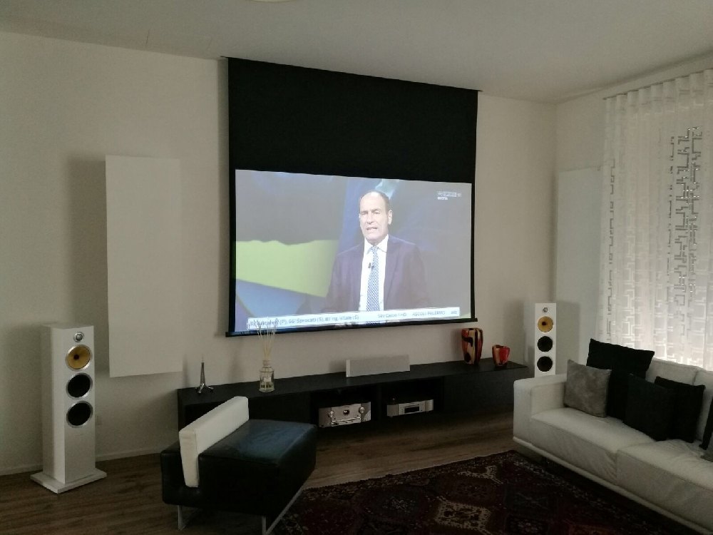 Sala cinema con domotica Control4