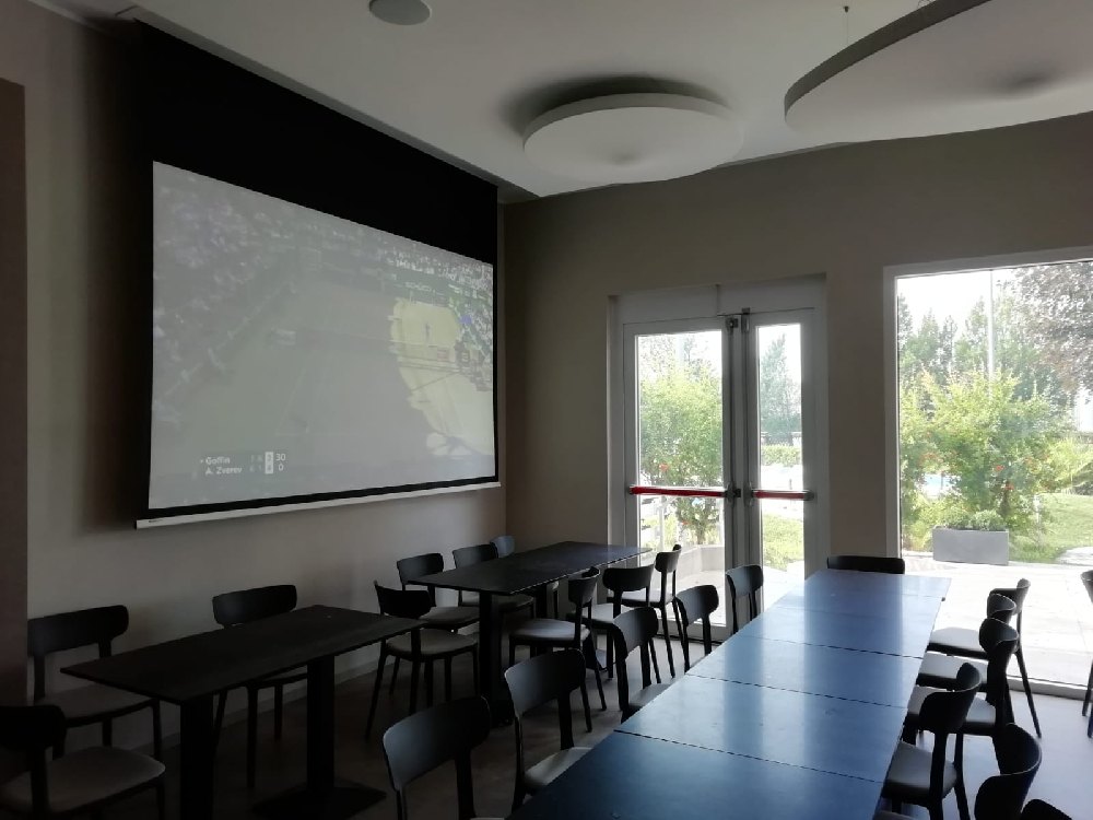 Impianto audio e video in un locale