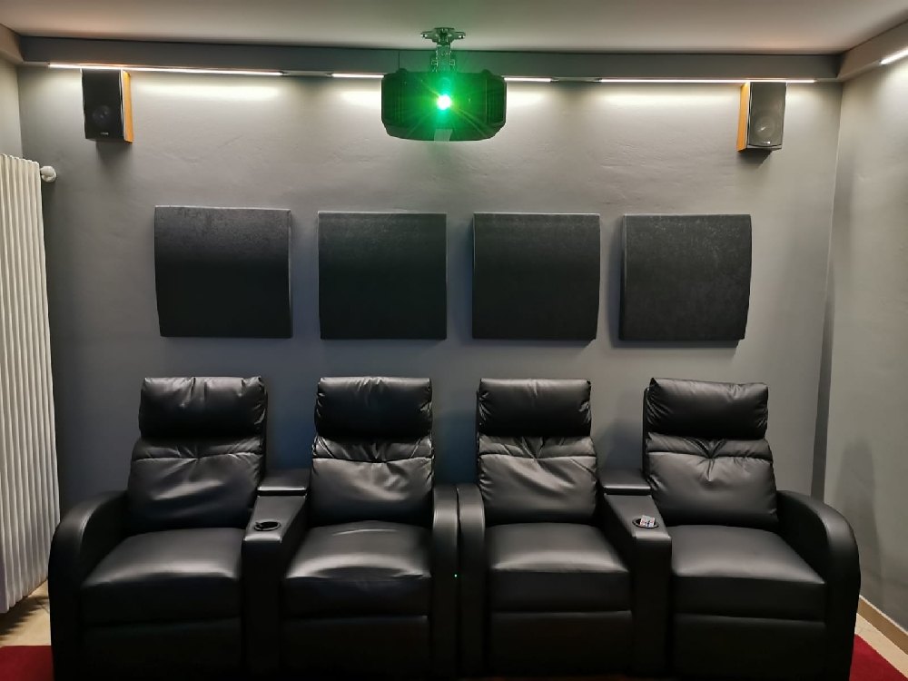 Sala cinema 8K con JVC N9